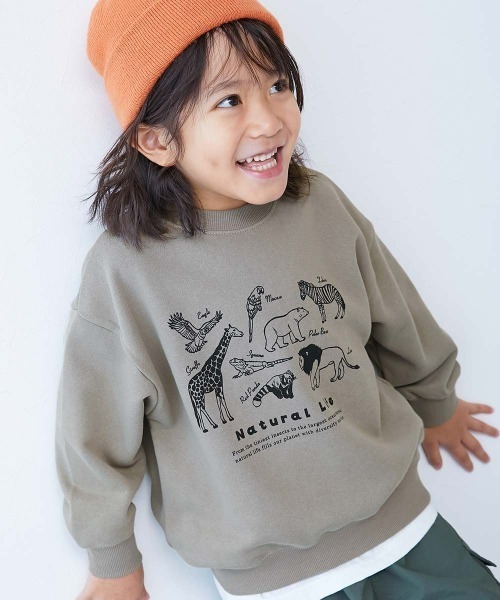 devirock(デビロック)の「デビラボ BOXシルエット プリント トレーナー(スウェット・キッズ・レッド系1/ベージュ系1/グリーン系1/ブラック系2/ベージュ系3/ブラック系1/ベージュ系2/グレー系1/ブラック系3/ブルー系1/ベージュ系4/ベージュ系5/イエロー系1・90cm/100cm/160cm/110cm/120cm/130cm/140cm/150cm)」の8枚目の写真