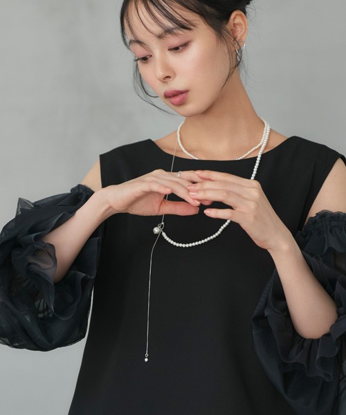 RUIRUE BOUTIQUE（ルイルエブティック）の「オケージョンドレス 結婚式 前後2WAY 洗える ｜ バックコンシャストップス ＆ タックワイドパンツ ドレス ( チュールつけ袖付き ) ｜ パンツドレス 美脚効果（パンツドレス・レディース・チャコールグレー/ブラック/ネイビー・S/M/L/LL）」の5枚目の写真
