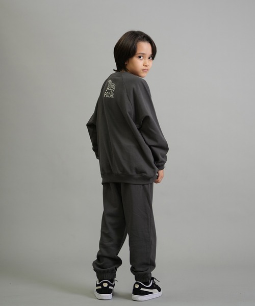 POLeR(ポーラー)の「POLER/ポーラー トレーナー スウェット キッズ クルーネック カレッジロゴ 裏毛 セットアップ対応 KIDS COLLEGE CREW 259MCV0038(スウェット・キッズ・チャコール/オートミール・160cm/150cm/140cm/130cm)」の9枚目の写真
