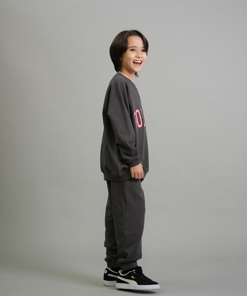 POLeR(ポーラー)の「POLER/ポーラー トレーナー スウェット キッズ クルーネック カレッジロゴ 裏毛 セットアップ対応 KIDS COLLEGE CREW 259MCV0038(スウェット・キッズ・チャコール/オートミール・160cm/150cm/140cm/130cm)」の10枚目の写真