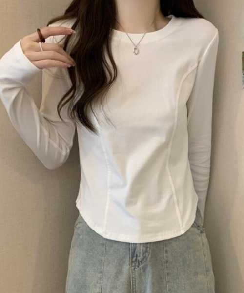 cammie(キャミー)の「裾ラウンドカットタイトプルオーバー(Tシャツ/カットソー・レディース・ブラック/ホワイト・L/M)」の1枚目の写真