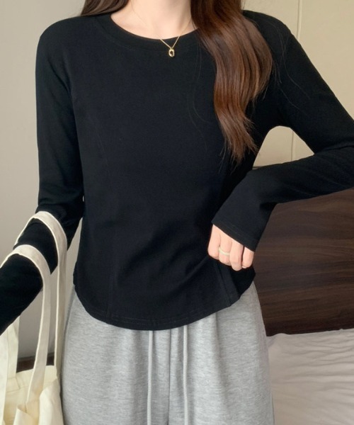 cammie(キャミー)の「裾ラウンドカットタイトプルオーバー(Tシャツ/カットソー・レディース・ブラック/ホワイト・L/M)」の2枚目の写真
