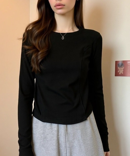 cammie(キャミー)の「裾ラウンドカットタイトプルオーバー(Tシャツ/カットソー・レディース・ブラック/ホワイト・L/M)」の7枚目の写真
