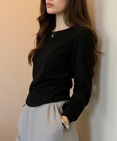 cammie(キャミー)の「裾ラウンドカットタイトプルオーバー(Tシャツ/カットソー・レディース・ブラック/ホワイト・L/M)」の9枚目の写真