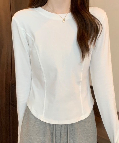 cammie(キャミー)の「裾ラウンドカットタイトプルオーバー(Tシャツ/カットソー・レディース・ブラック/ホワイト・L/M)」の5枚目の写真