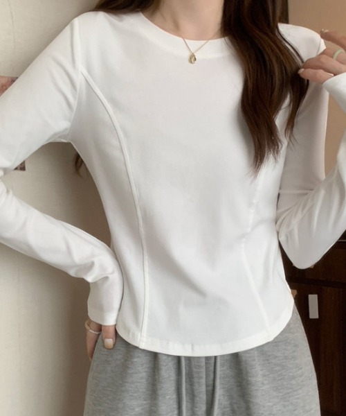 cammie(キャミー)の「裾ラウンドカットタイトプルオーバー(Tシャツ/カットソー・レディース・ブラック/ホワイト・L/M)」の4枚目の写真