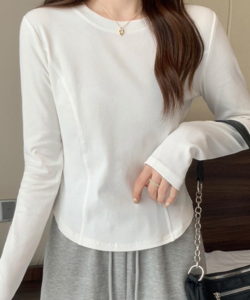cammie(キャミー)の「裾ラウンドカットタイトプルオーバー(Tシャツ/カットソー・レディース・ブラック/ホワイト・L/M)」の3枚目の写真