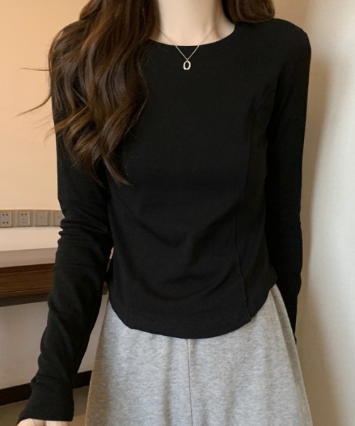 cammie(キャミー)の「裾ラウンドカットタイトプルオーバー(Tシャツ/カットソー・レディース・ブラック/ホワイト・L/M)」の8枚目の写真