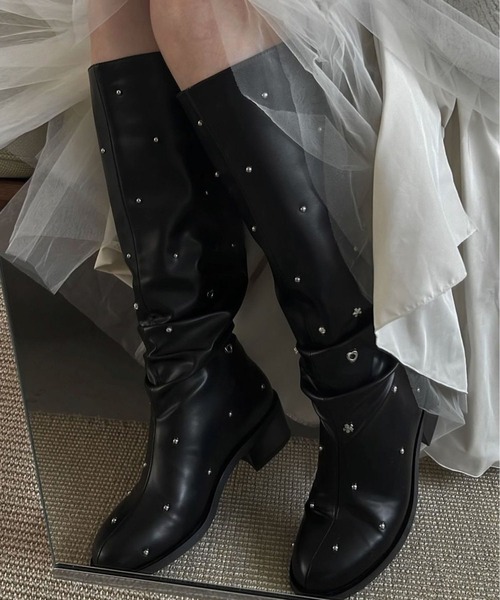 WILLFULLY（ウィルフリー）の「plenty random studs long boots（ブーツ・レディース・タン/ブラック・S/M/L）」の6枚目の写真