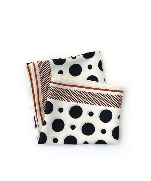 colleca la(コレカラ)の「ポルカドット大判スカーフ(バンダナ/スカーフ・レディース・ブラウン系/ホワイト×ブラック・FREE)」の7枚目の写真