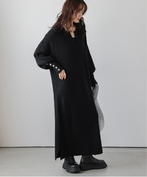 La-gemme(ラジェム)の「キーネックニットワンピース(ワンピース・レディース・ブラック/ブラウン/アイボリー/グレー・フリー)」の10枚目の写真
