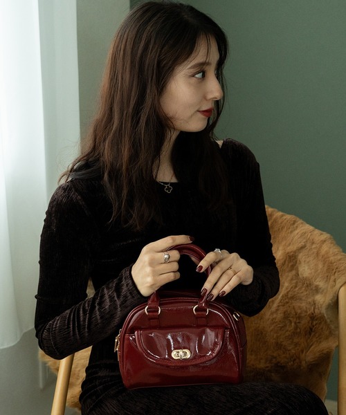 DEVICE(デバイス)の「【DEVICE GAL】Night Queen 2way エナメル ハンドバッグ ミニ ボストン ショルダーバッグ(ボストンバッグ・レディース・ブラック/ボルドー/シルバー・FREE)」の3枚目の写真
