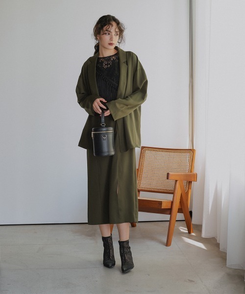 Callarus（カラルス）の「ノーカラージャケットアシメフリンジ使いレースワンピースドレスアンサンブル〔Callarus〕（セットアップ・レディース・ブラック/カーキ/チャコールグレー・LL/M/L）」の4枚目の写真