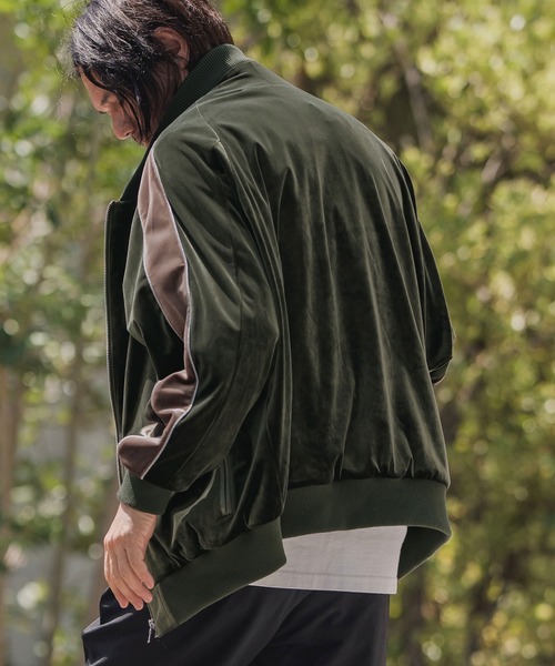 CAMBIO(カンビオ)の「mj11138-ラグランスリーブラインベロアブルゾン(スカジャン・メンズ・オリーブ系/ブラック×ベージュ・M/L)」の5枚目の写真