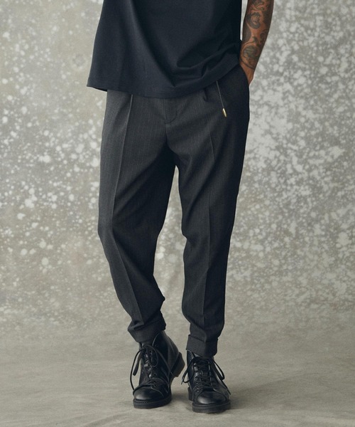 THEOREM(セオレム)の「mp14227- Turn up TR Stripe Tapered Pants ピンストライプテーパードスラックス パンツ(TRM25-P023A)(スラックス・メンズ・ブラック系その他/ネイビー系/グレー系その他・S/M/L/XL)」の2枚目の写真