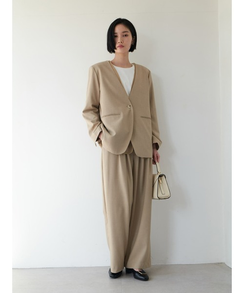 Brown&Street(ブラウンアンドストリート)の「シアー2ピースジャケット(ノーカラージャケット・レディース・サンドベージュ/ダークネイビー・FREE)」の2枚目の写真