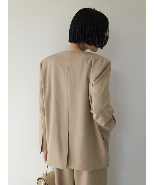 Brown&Street(ブラウンアンドストリート)の「シアー2ピースジャケット(ノーカラージャケット・レディース・サンドベージュ/ダークネイビー・FREE)」の17枚目の写真