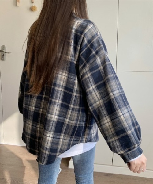 yuue' ( wear )(ユーイ)の「オーバーサイズ起毛チェック柄シャツ(シャツ/ブラウス・レディース・ネイビー/オレンジ/レッド/ブラック/ブルー・FREE)」の9枚目の写真
