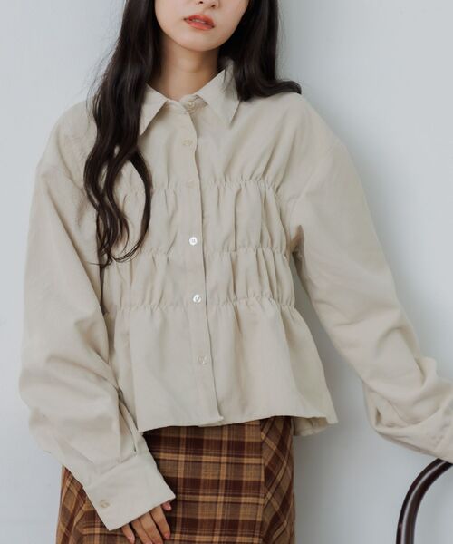 RETRO GIRL（レトロガール）の「コーデュロイギャザーシャツ（シャツ/ブラウス・レディース・ブラウン/ブルー/ナチュラル・FREE）」の2枚目の写真