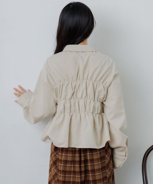 RETRO GIRL（レトロガール）の「コーデュロイギャザーシャツ（シャツ/ブラウス・レディース・ブラウン/ブルー/ナチュラル・FREE）」の10枚目の写真