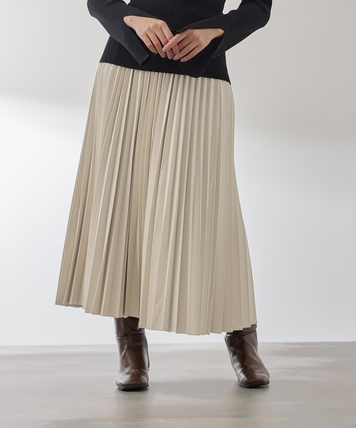 QUEENS COURT（クイーンズコート）の「シープナッパチョウプリーツスカート（スカート・レディース・ブラック/アイボリー・M）」の2枚目の写真