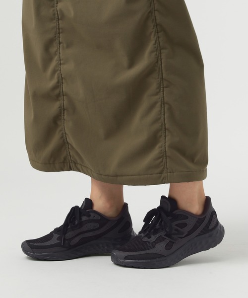 NEW BALANCE（ニューバランス）の「new balance（ニューバランス）FRESH FOAM ARISHI V4(WOMENS)（スニーカー・レディース・ブラック/グレー・MEDIUM/LARGE）」の2枚目の写真