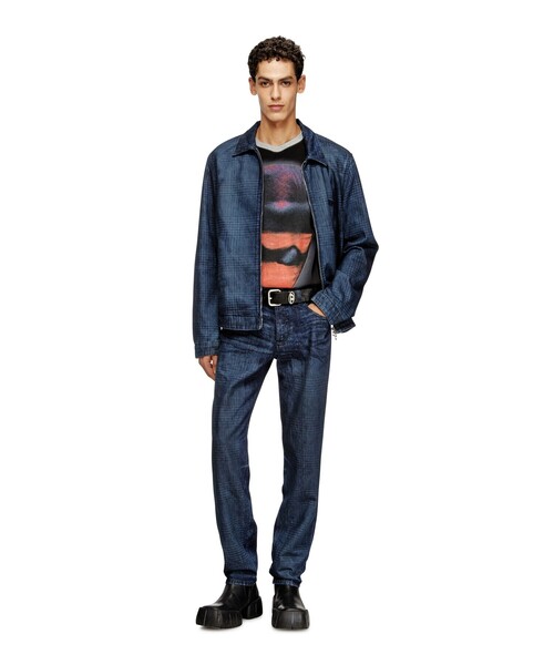 DIESEL(ディーゼル)の「メンズ デニムパンツ 2023 D-FINITIVE-S3 L.32(デニムパンツ・メンズ・ダークインディゴブルー・34inch/36inch/26inch/30inch/28inch/32inch)」の4枚目の写真