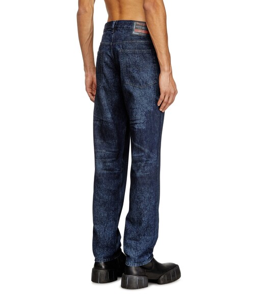 DIESEL(ディーゼル)の「メンズ デニムパンツ 2023 D-FINITIVE-S3 L.32(デニムパンツ・メンズ・ダークインディゴブルー・34inch/36inch/26inch/30inch/28inch/32inch)」の2枚目の写真