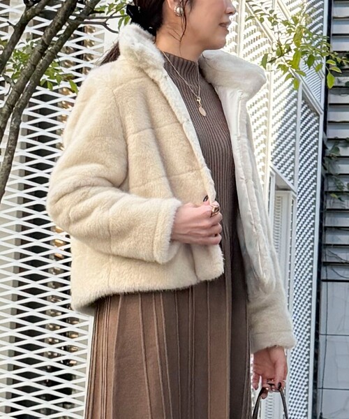 MICO COULIER（ミコクリエ）の「ボーダーキルトファーブルゾン（ブルゾン・レディース・キャメル/キナリ・38）」の6枚目の写真