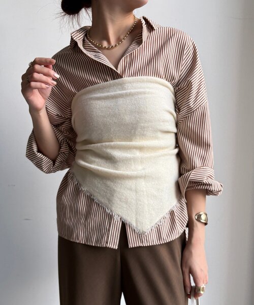 DouDou（ドゥドゥ）の「ウール三角ストール（ストール/ショール・レディース・オフホワイト/グレー/レッド/ブラウン・FREE）」の9枚目の写真