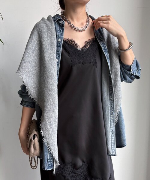 DouDou（ドゥドゥ）の「ウール三角ストール（ストール/ショール・レディース・オフホワイト/グレー/レッド/ブラウン・FREE）」の14枚目の写真