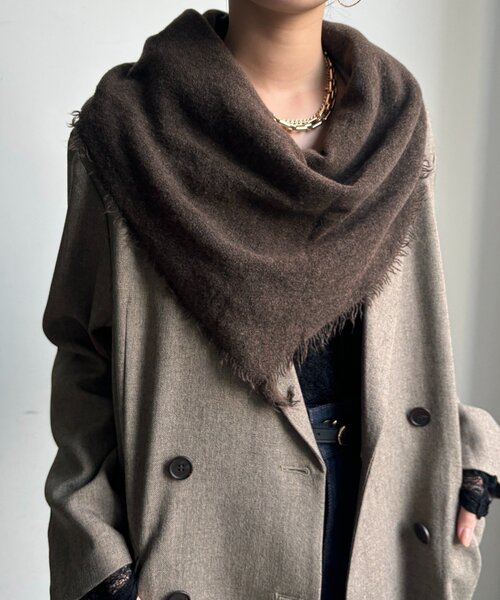 DouDou（ドゥドゥ）の「ウール三角ストール（ストール/ショール・レディース・オフホワイト/グレー/レッド/ブラウン・FREE）」の18枚目の写真