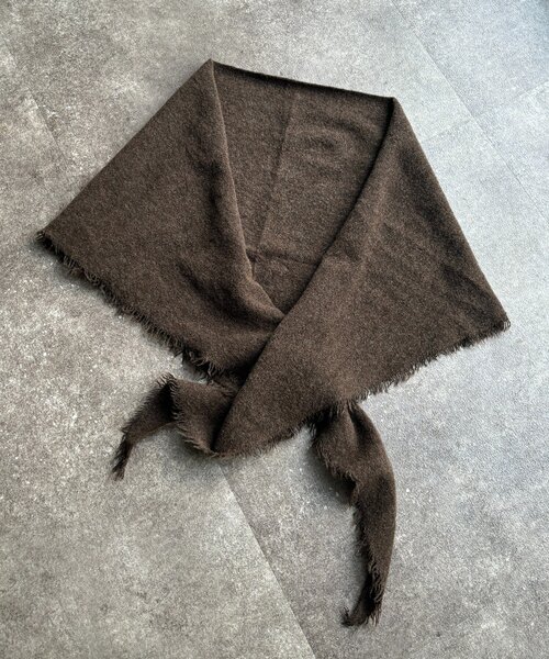 DouDou（ドゥドゥ）の「ウール三角ストール（ストール/ショール・レディース・オフホワイト/グレー/レッド/ブラウン・FREE）」の22枚目の写真