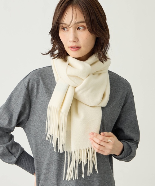 A/C DESIGN BY ALPHA CUBIC（エーシーデザインバイアルファキュービック）の「カシミヤミックスマフラー【ウール65％・カシミヤ35％】（ストール/ショール・レディース・ライトグレー/オフホワイト/ブルー・フリー）」の5枚目の写真