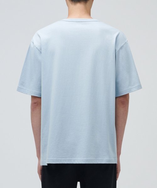 MUSINSA STANDARD（ムシンサスタンダード）の「リラックスフィットクルーネックTシャツ[パステルブルー]（Tシャツ/カットソー・メンズ・その他・XXX-LARGE/SMALL/MEDIUM/LARGE/X-LARGE/XX-LARGE）」の2枚目の写真