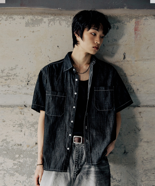 P.IN.O(ピインオ)の「ノンフェイドセミクロップ半袖デニムシャツ - ブラック(シャツ/ブラウス・メンズ・その他・LARGE/MEDIUM)」の1枚目の写真