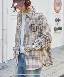 MLB（メジャーリーグベースボール）の「MLB/メジャーリーグベースボール 別注 ロゴ刺繍 オーバーサイズ レギュラーカラー長袖チェックシャツ（シャツ/ブラウス）」