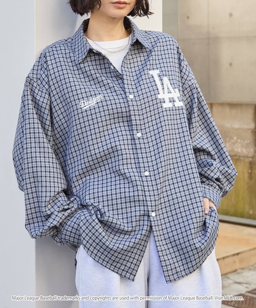 MLB（メジャーリーグベースボール）の「MLB/メジャーリーグベースボール 別注 ロゴ刺繍 オーバーサイズ レギュラーカラー長袖チェックシャツ（シャツ/ブラウス・メンズ・ブラック/グレー/ネイビー系/ブラウン/ベージュ系/ブラック系・M/L）」の6枚目の写真