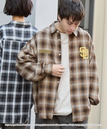 MLB（メジャーリーグベースボール）の「MLB メジャーリーグベースボール 別注 ロゴ刺繍 オーバーサイズ レギュラーカラー長袖チェックシャツ（シャツ/ブラウス）」