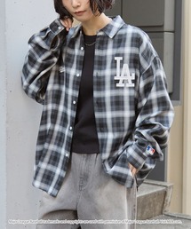 MLB（メジャーリーグベースボール）の「MLB メジャーリーグベースボール 別注 ロゴ刺繍 オーバーサイズ レギュラーカラー長袖チェックシャツ（シャツ/ブラウス）」