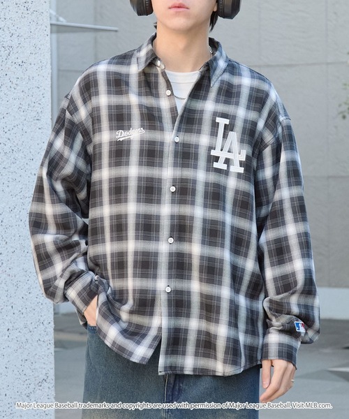 MLB（メジャーリーグベースボール）の「MLB/メジャーリーグベースボール 別注 ロゴ刺繍 オーバーサイズ レギュラーカラー長袖チェックシャツ（シャツ/ブラウス・メンズ・ブラック/グレー/ネイビー系/ブラウン/ベージュ系/ブラック系・M/L）」の8枚目の写真