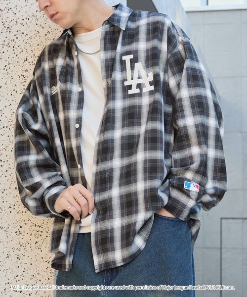 MLB（メジャーリーグベースボール）の「MLB/メジャーリーグベースボール 別注 ロゴ刺繍 オーバーサイズ レギュラーカラー長袖チェックシャツ（シャツ/ブラウス・メンズ・ブラック/グレー/ネイビー系/ブラウン/ベージュ系/ブラック系・M/L）」の14枚目の写真