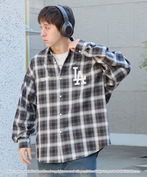 MLB（メジャーリーグベースボール）の「MLB/メジャーリーグベースボール 別注 ロゴ刺繍 オーバーサイズ レギュラーカラー長袖チェックシャツ（シャツ/ブラウス・メンズ・ブラック/グレー/ネイビー系/ブラウン/ベージュ系/ブラック系・M/L）」の15枚目の写真