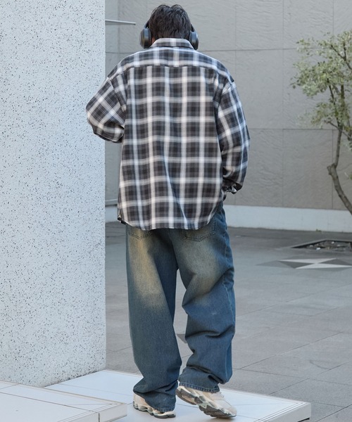 MLB（メジャーリーグベースボール）の「MLB/メジャーリーグベースボール 別注 ロゴ刺繍 オーバーサイズ レギュラーカラー長袖チェックシャツ（シャツ/ブラウス・メンズ・ブラック/グレー/ネイビー系/ブラウン/ベージュ系/ブラック系・M/L）」の18枚目の写真