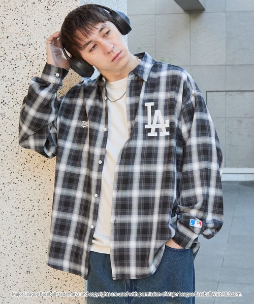 MLB（メジャーリーグベースボール）の「MLB/メジャーリーグベースボール 別注 ロゴ刺繍 オーバーサイズ レギュラーカラー長袖チェックシャツ（シャツ/ブラウス・メンズ・ブラック/グレー/ネイビー系/ブラウン/ベージュ系/ブラック系・M/L）」の21枚目の写真