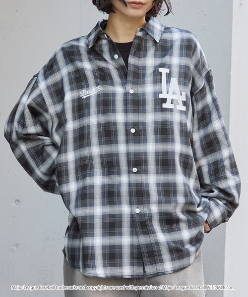 MLB（メジャーリーグベースボール）の「MLB/メジャーリーグベースボール 別注 ロゴ刺繍 オーバーサイズ レギュラーカラー長袖チェックシャツ（シャツ/ブラウス・メンズ・ブラック/グレー/ネイビー系/ブラウン/ベージュ系/ブラック系・M/L）」の22枚目の写真