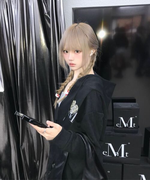 MUCENT(ムセント)の「シエラホピーハートピグメントフードジップアップ 男女共用(パーカー・レディース・ブラック系・1/SHORT)」の5枚目の写真