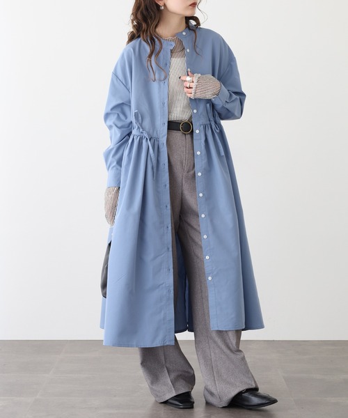 &soiree(アンドソワレ)の「&soiree タック入りウエストリボンシャツワンピース(シャツワンピース・レディース・ベージュ/ブルー/ホワイト・M/S)」の3枚目の写真