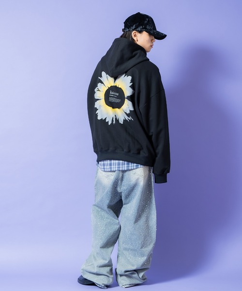 a.p.o.v.（エーピーオービー）の「a.p.o.v. パッチワークポイントビッグフラワーバックプリントオーバーサイズスウェットプルオーバーパーカー（パーカー・メンズ・ブラック/グレー・ONESIZE）」の6枚目の写真