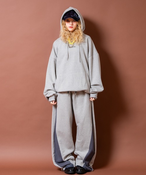 a.p.o.v.（エーピーオービー）の「a.p.o.v. パッチワークポイントビッグフラワーバックプリントオーバーサイズスウェットプルオーバーパーカー（パーカー・メンズ・ブラック/グレー・ONESIZE）」の9枚目の写真